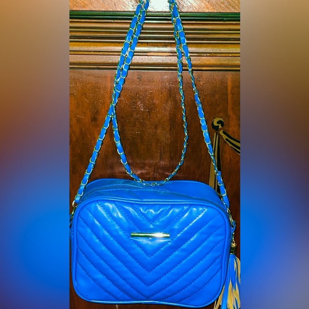 NEW blue purse w/ tassel and gold chain💙⭐️🩵
